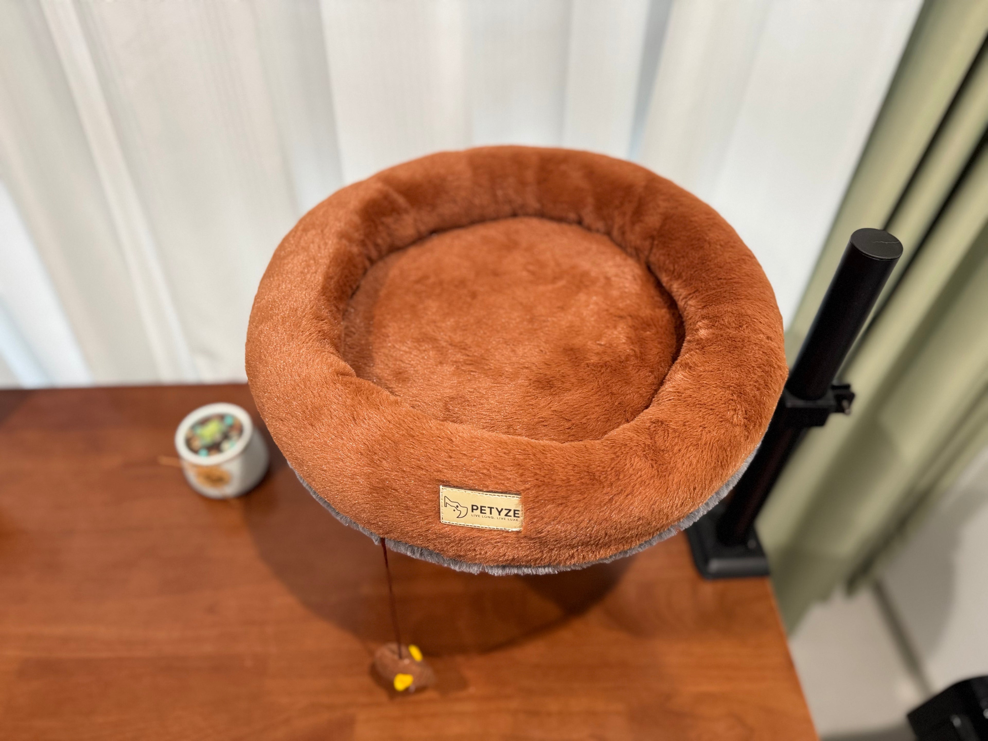 PETYZE Cat Desk Bed - Premium Sturdy Mount For Office & Home, 360° & Height Adjustable Cat Bed For Desk Attachment, Supports 20 lbs, Dual Use Floor & Desk Nest, Washable Stylish Two-tone Faux Fur